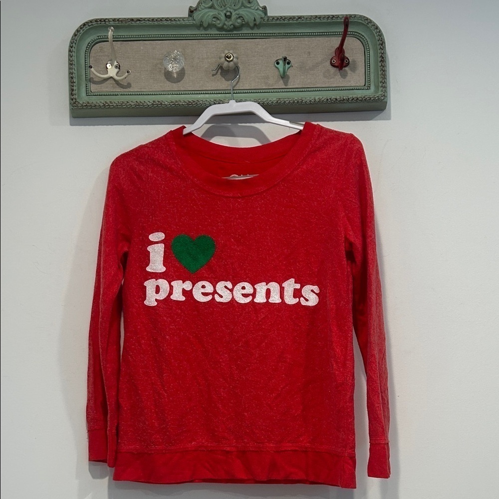 Chaser Red Long Sleeve Tee with Green Heart I love presents holiday shirt medium